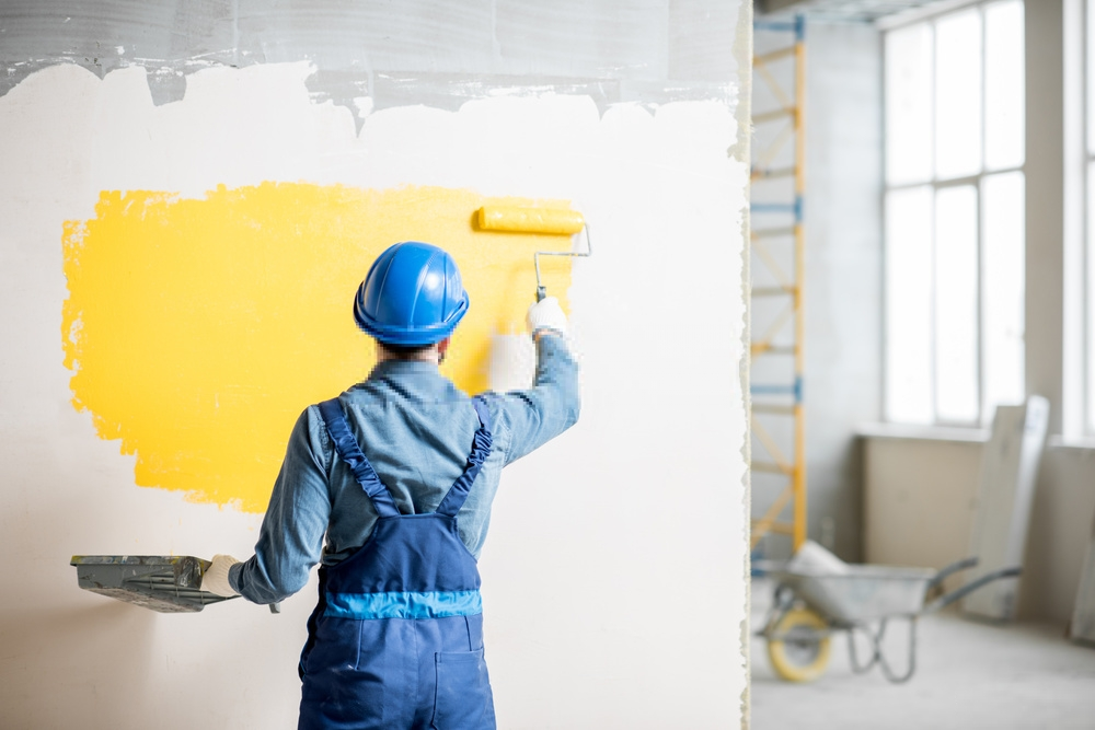 Tiến hành sơn nhà trực tiếp lên lớp sơn cũ